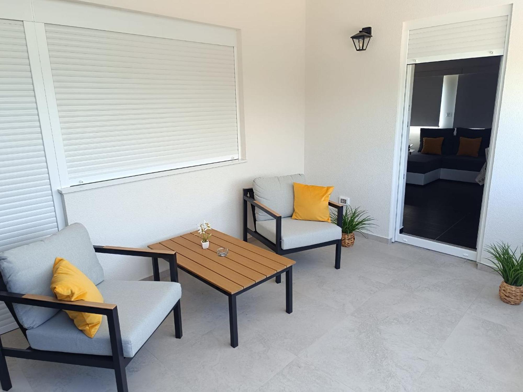 שיבניק Apartman Elana מראה חיצוני תמונה