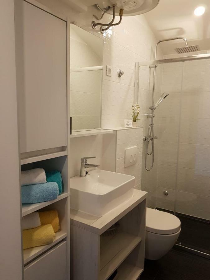 שיבניק Apartman Elana מראה חיצוני תמונה